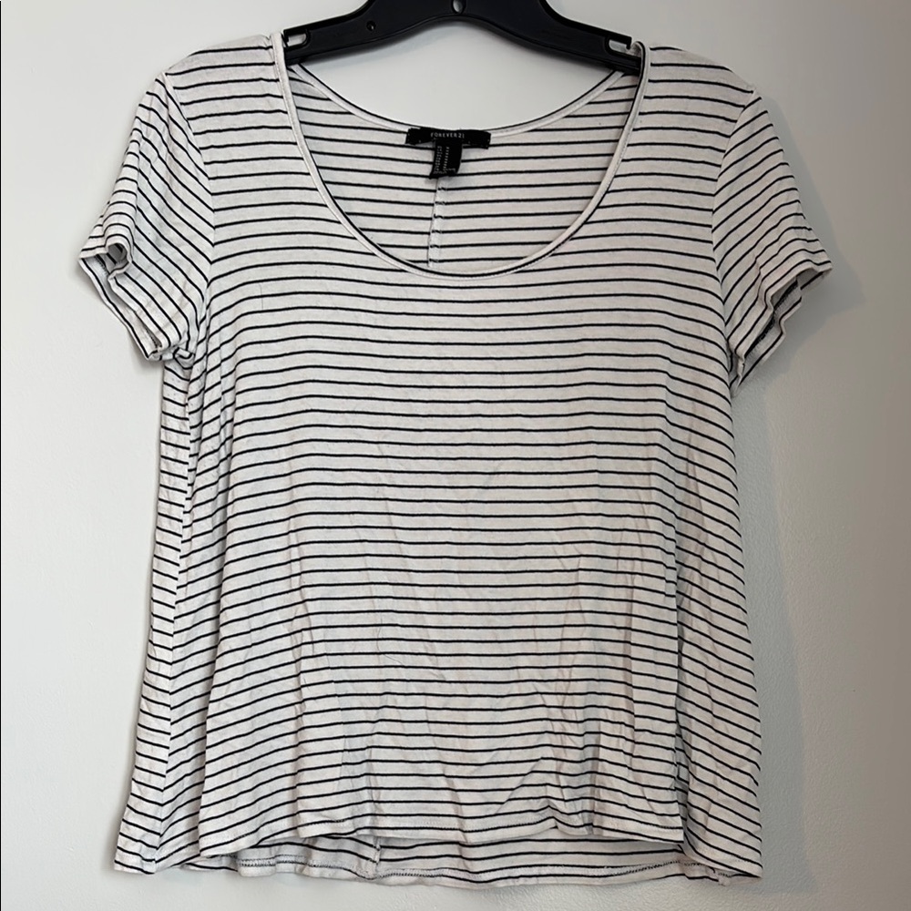 Forever 21 Relaxed Fit White & Black Striped Tee Shirt size medium